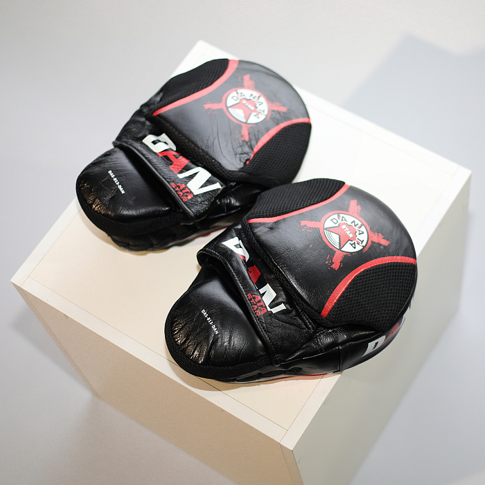 Лапа боксерская Knock Out кожа NEW