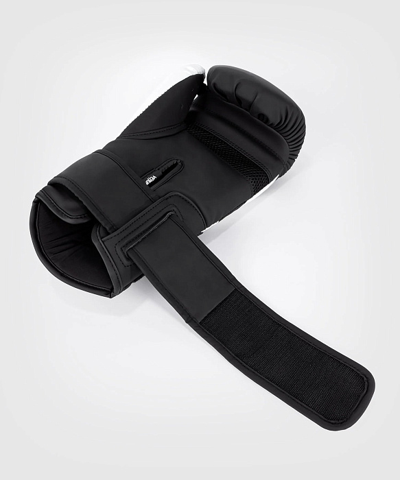 Перчатки боксерские Venum Challenger 4.0 Black/White