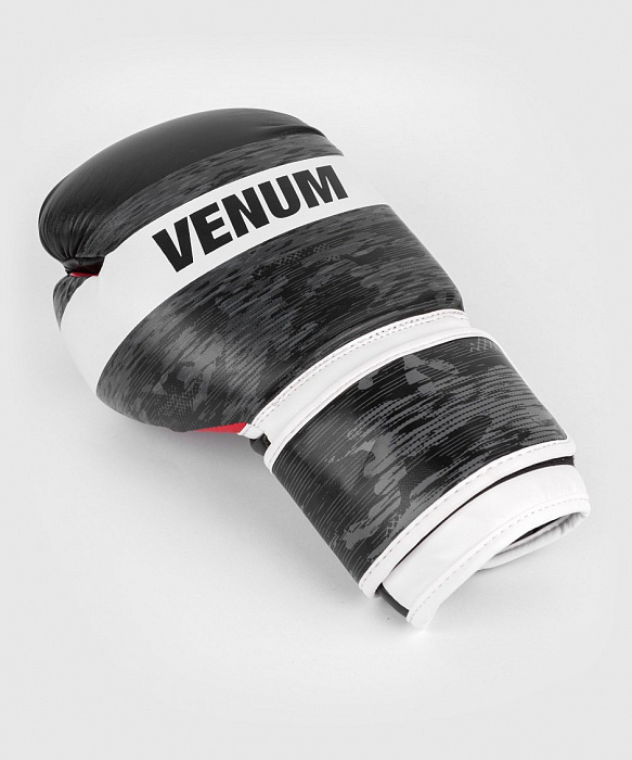 Боксерские перчатки Venum Bandit